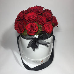Red roses in a Valentine's day box