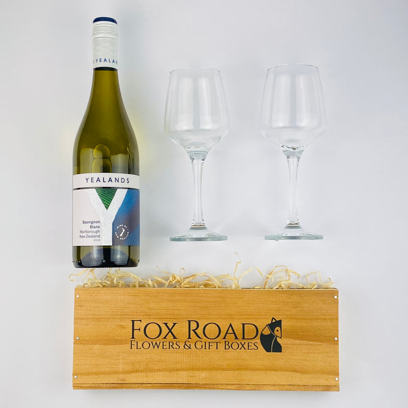 Yealands Sauvignon Blanc NZ wine gift with glasses