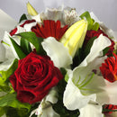 Qualified florist making a bunch of flowers for Lower Hutt delivery